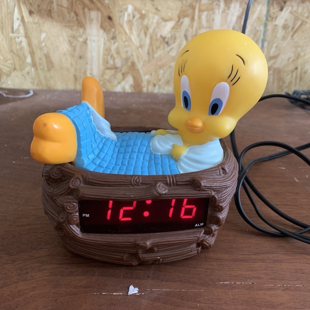 Looney Tunes Tweety Bird Digital Alarm Clock Vintage Collectible Plug In WORKS